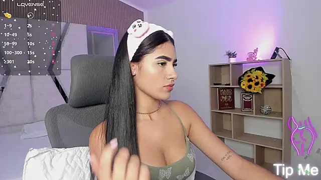 BellaaStorm online show from September 22, 1:13 pm