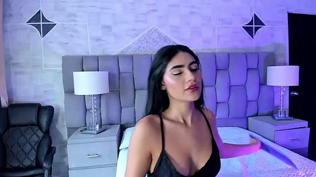 BellaaStorm online show from October 3, 8:28 pm