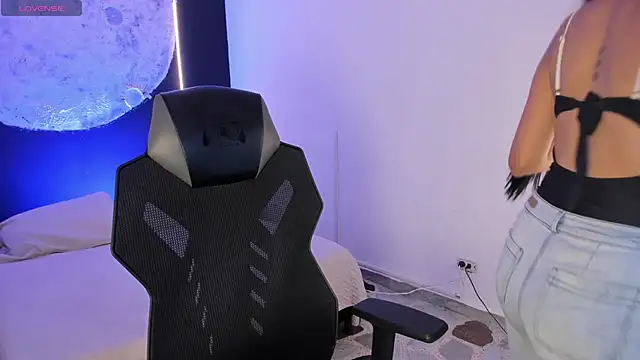 BellaaStorm online show from November 4, 4:33 am