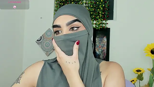 Snapshot of Maissa_Alabi chatting on November 11, 6:41 pm Maissa Alabi online show from November 11, 6:41 pm