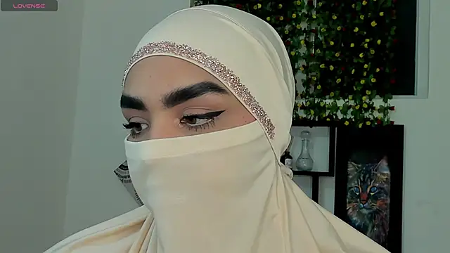 Snapshot of Maissa_Alabi chatting on December 4, 3:32 pm Maissa Alabi online show from December 4, 3:32 pm