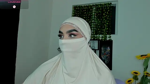 Snapshot of Maissa_Alabi chatting on December 13, 7:53 pm Maissa Alabi online show from December 13, 7:53 pm