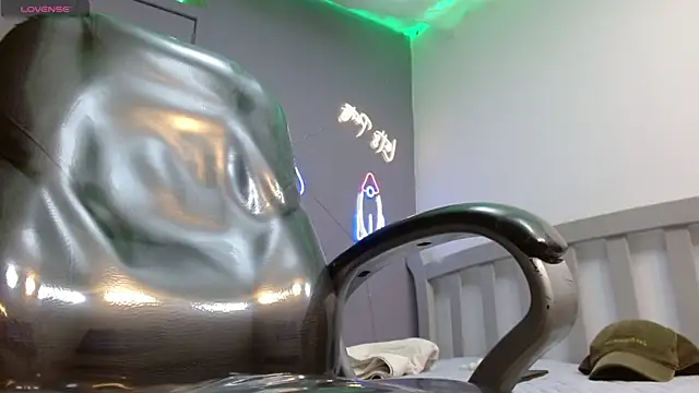 HarolddXL online show from February 7, 12:39 pm