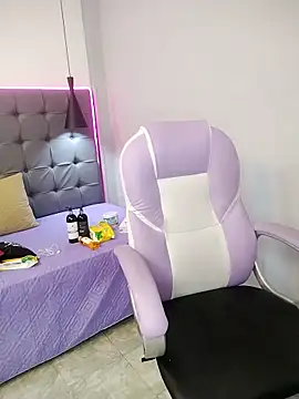 Snapshot of HarolddXL chatting on February 11, 1:27 pm HarolddXL online show from February 11, 1:27 pm