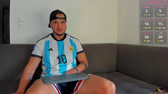 austinoficial online show from November 12, 8:52 pm