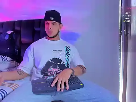 austinoficial online show from February 20, 9:26 pm