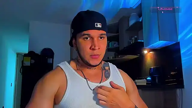 austinoficial online show from April 17, 11:41 pm