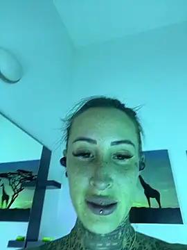 Snapshot of Black_sweet_Rose chatting on January 23, 10:01 pm Black sweet Rose online show from January 23, 10:01 pm