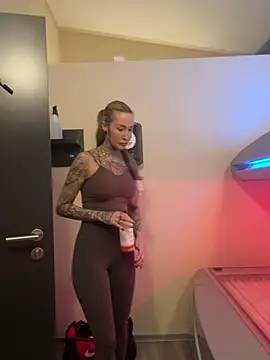 Black sweet Rose online show from January 15, 4:22 pm