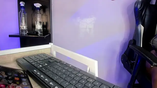 Snapshot of BrigitteRoy_ chatting on May 30, 3:03 am BrigitteRoy online show from May 30, 3:03 am