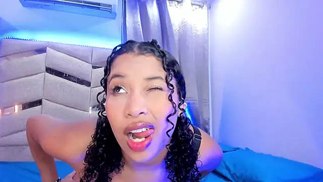 Snapshot of BrigitteRoy_ chatting on June 6, 3:11 am BrigitteRoy online show from June 6, 3:11 am