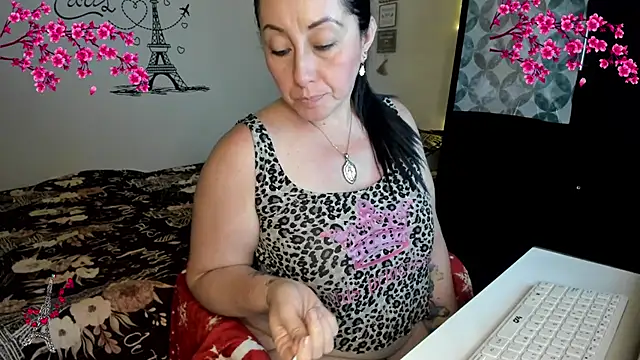 Snapshot of nataparis chatting on May 16, 12:07 am nataparis online show from May 16, 12:07 am