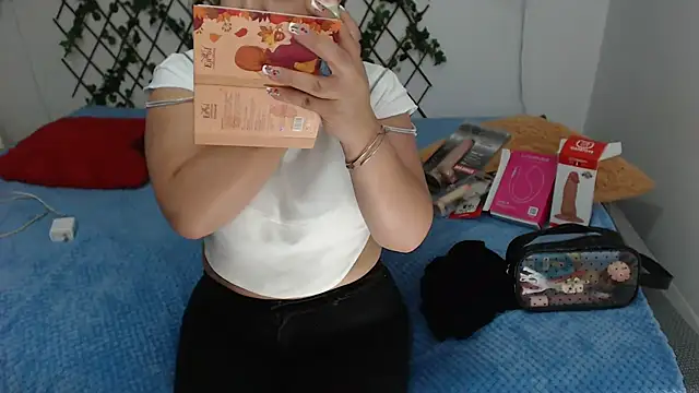 Snapshot of zahra_Jalid chatting on March 11, 8:09 pm zahra Jalid online show from March 11, 8:09 pm