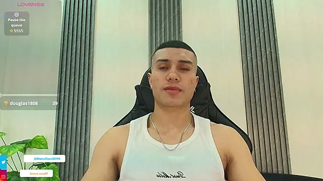 Snapshot of bruno_cavalli chatting on July 17, 5:51 pm bruno cavalli online show from July 17, 5:51 pm