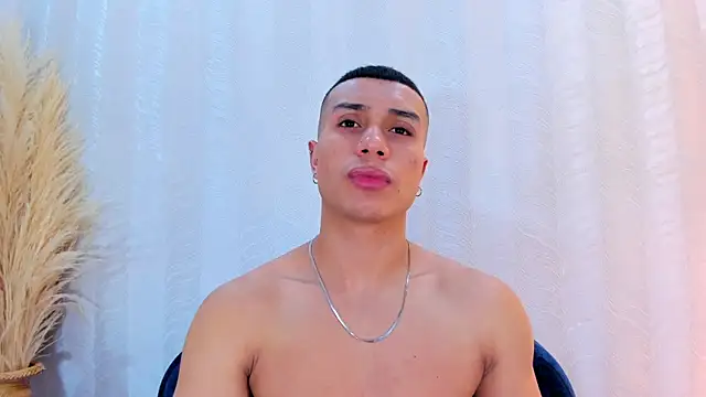 Snapshot of bruno_cavalli chatting on July 24, 5:44 pm bruno cavalli online show from July 24, 5:44 pm