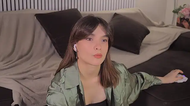 Snapshot of Bella_Alita chatting on April 11, 8:13 pm Bella Alita online show from April 11, 8:13 pm