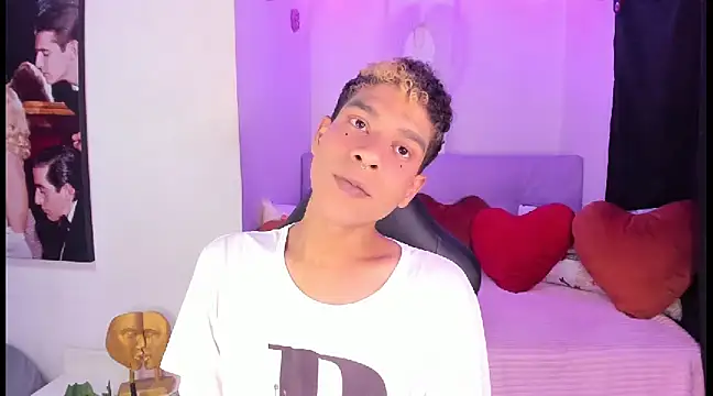 Ethan Boyy online show from February 18, 11:30 pm