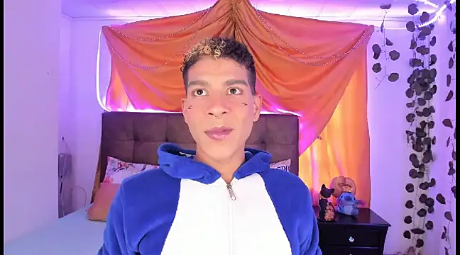 Ethan Boyy online show from March 5, 7:38 pm