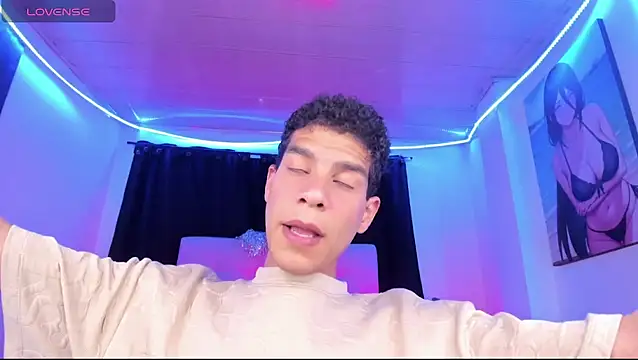 Snapshot of Ethan_Boyy chatting on May 7, 7:19 pm Ethan Boyy online show from May 7, 7:19 pm