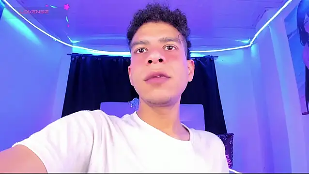 Snapshot of Ethan_Boyy chatting on May 29, 7:56 pm Ethan Boyy online show from May 29, 7:56 pm