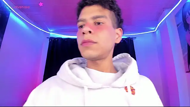 Snapshot of Ethan_Boyy chatting on June 10, 1:10 pm Ethan Boyy online show from June 10, 1:10 pm