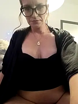 Snapshot of F0xLeigh chatting on November 27, 4:31 pm F0xLeigh online show from November 27, 4:31 pm