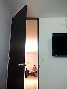 Latinos 2001 online show from January 18, 12:04 pm