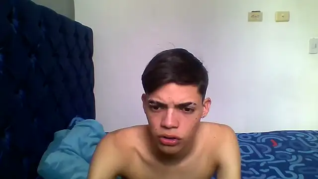 Latinos 2001 online show from May 6, 1:49 pm