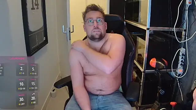 Snapshot of justinitt chatting on January 19, 5:07 pm justinitt online show from January 19, 5:07 pm