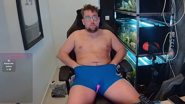 Snapshot of justinitt chatting on January 21, 3:15 am justinitt online show from January 21, 3:15 am