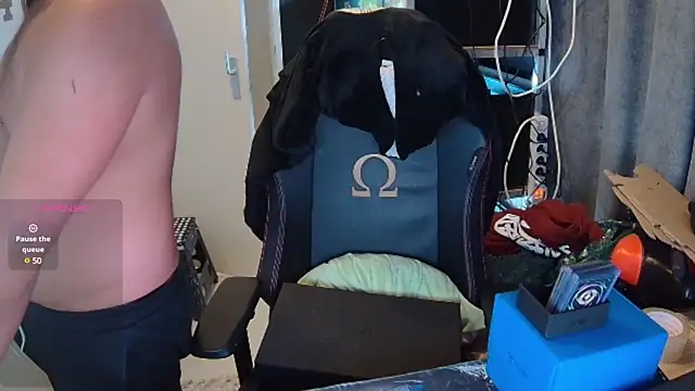 Snapshot of justinitt chatting on January 28, 1:59 pm justinitt online show from January 28, 1:59 pm