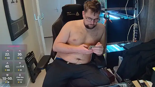 Snapshot of justinitt chatting on February 2, 10:46 am justinitt online show from February 2, 10:46 am