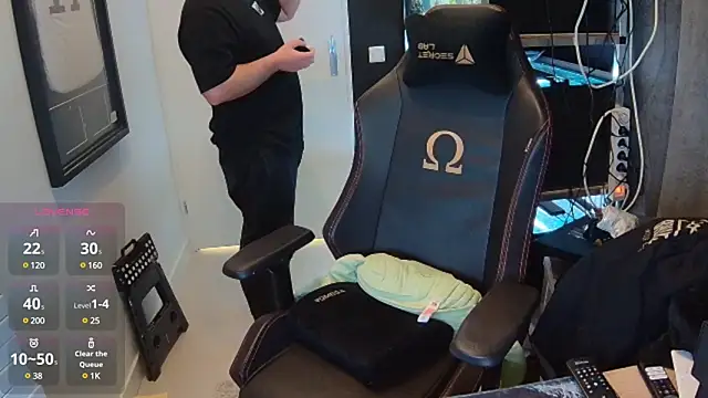 Snapshot of justinitt chatting on February 2, 1:52 pm justinitt online show from February 2, 1:52 pm