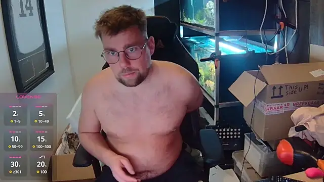 Snapshot of justinitt chatting on February 4, 9:41 pm justinitt online show from February 4, 9:41 pm