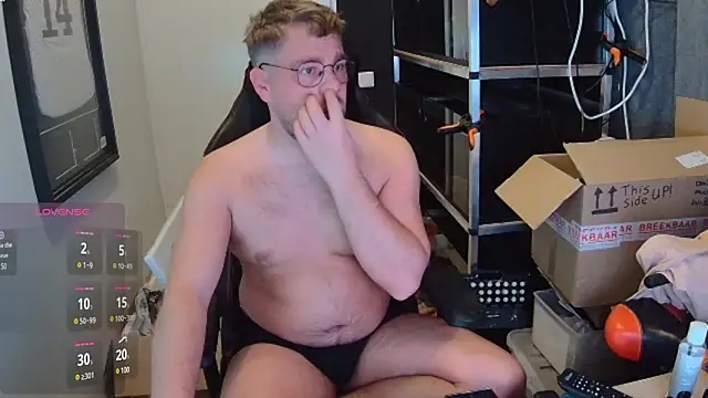 Snapshot of justinitt chatting on February 5, 5:20 am justinitt online show from February 5, 5:20 am