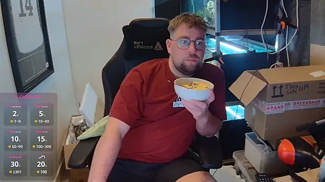 Snapshot of justinitt chatting on February 5, 11:44 am justinitt online show from February 5, 11:44 am