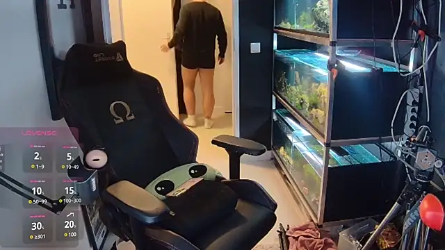 Snapshot of justinitt chatting on February 8, 8:21 pm justinitt online show from February 8, 8:21 pm