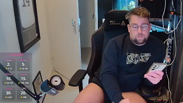 Snapshot of justinitt chatting on February 8, 11:24 pm justinitt online show from February 8, 11:24 pm