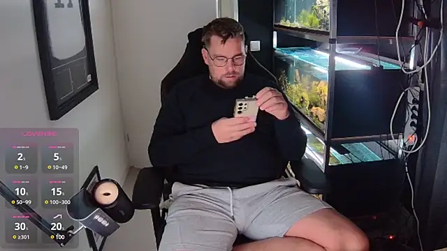 Snapshot of justinitt chatting on February 9, 11:36 am justinitt online show from February 9, 11:36 am