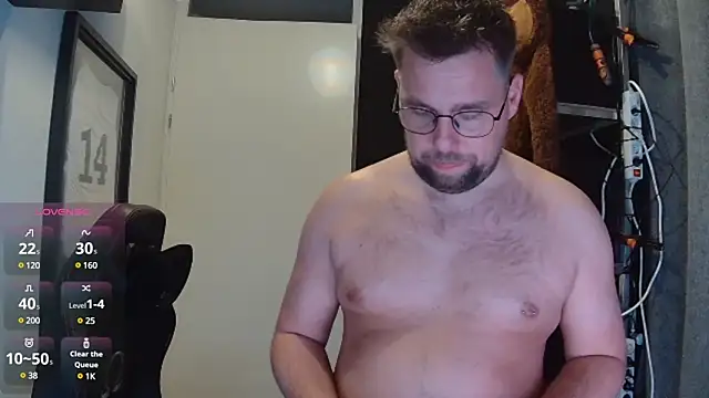 Snapshot of justinitt chatting on February 10, 10:30 pm justinitt online show from February 10, 10:30 pm