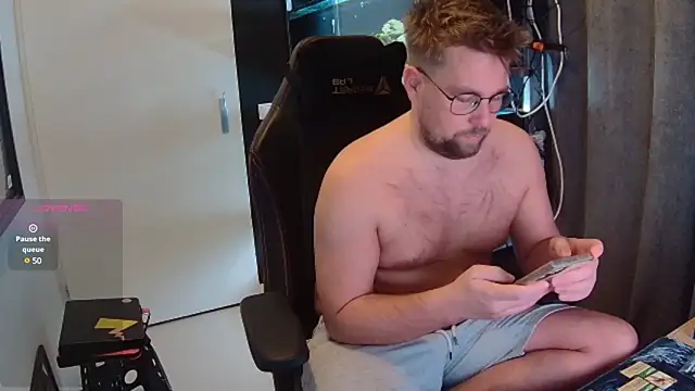 Snapshot of justinitt chatting on February 11, 9:03 pm justinitt online show from February 11, 9:03 pm