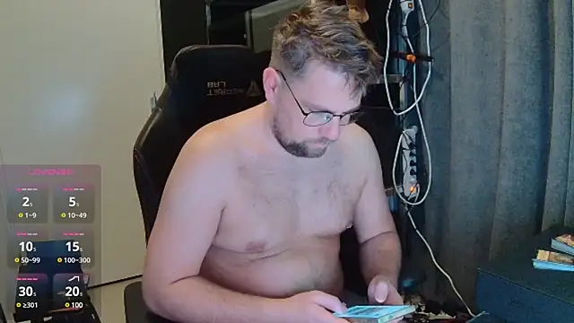 Snapshot of justinitt chatting on February 12, 5:15 am justinitt online show from February 12, 5:15 am