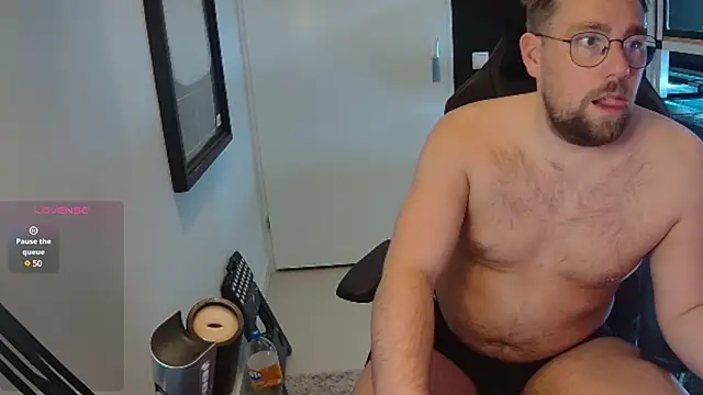 Snapshot of justinitt chatting on February 15, 9:26 pm justinitt online show from February 15, 9:26 pm