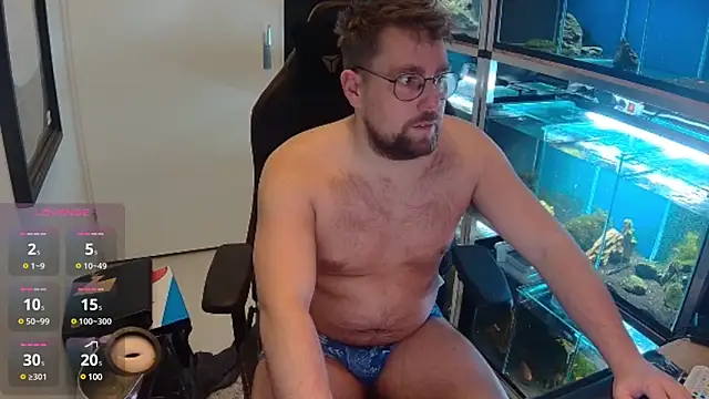 Snapshot of justinitt chatting on February 17, 8:58 pm justinitt online show from February 17, 8:58 pm