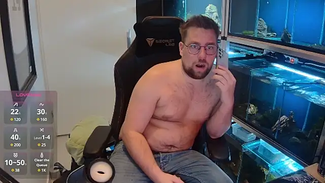 Snapshot of justinitt chatting on February 18, 3:21 pm justinitt online show from February 18, 3:21 pm