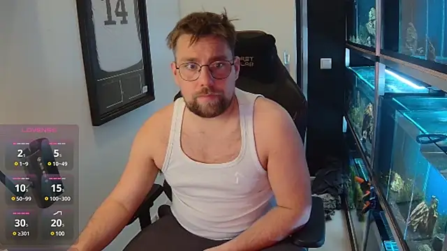 Snapshot of justinitt chatting on February 19, 6:43 pm justinitt online show from February 19, 6:43 pm