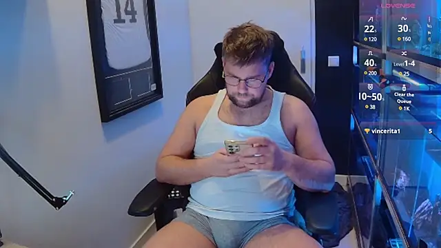 Snapshot of justinitt chatting on February 20, 10:04 pm justinitt online show from February 20, 10:04 pm