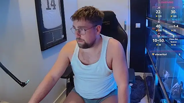 Snapshot of justinitt chatting on February 22, 10:18 am justinitt online show from February 22, 10:18 am