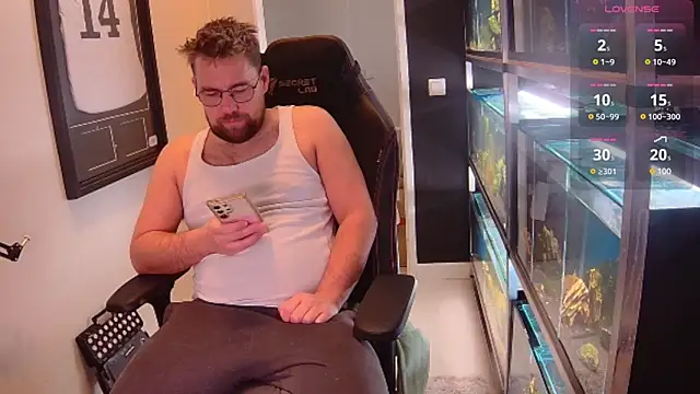 Snapshot of justinitt chatting on February 26, 10:04 am justinitt online show from February 26, 10:04 am