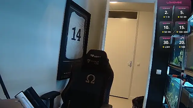 Snapshot of justinitt chatting on February 28, 10:06 pm justinitt online show from February 28, 10:06 pm